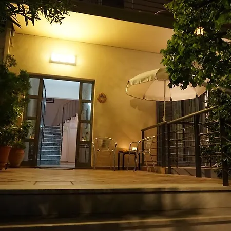 Anna's Studios Apartment
